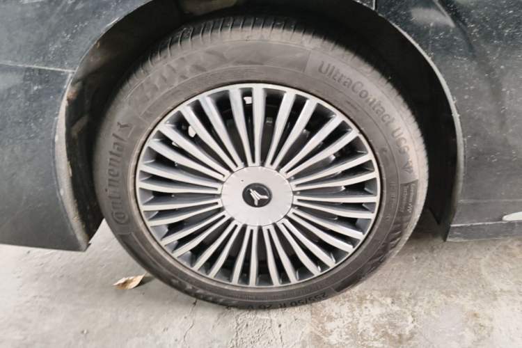 Used VOYAH Dream 2025 PHEV Four-Wheel Drive Prestige Kunpeng Edition Right Rear Wheel Hub