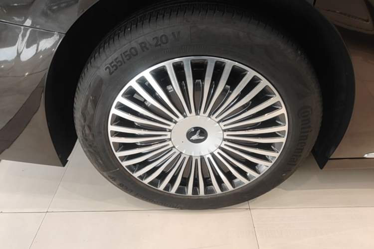 Used VOYAH Dream 2025 PHEV Four-Wheel Drive Prestige Kunpeng Edition Right Rear Wheel Hub