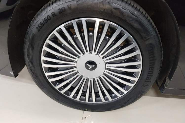 Used VOYAH Dream 2025 PHEV Four-Wheel Drive Excellence Kunpeng Edition Right Rear Wheel Hub