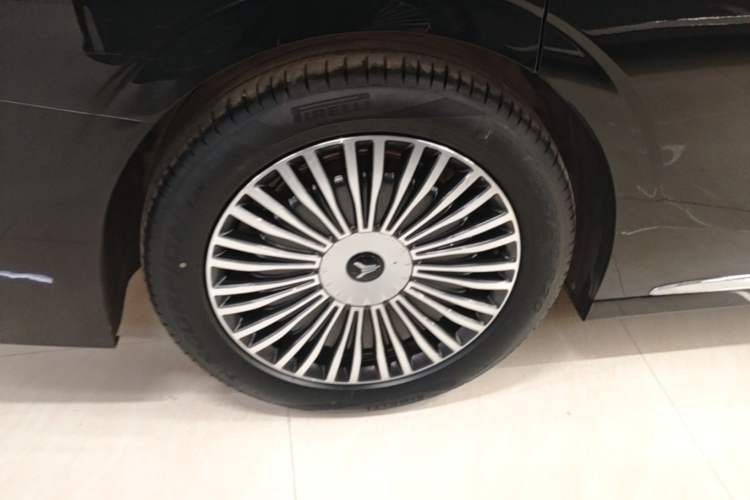 Used VOYAH Dream 2025 PHEV Four-Wheel-Drive Flagship Kunpeng Edition Right Rear Wheel Hub