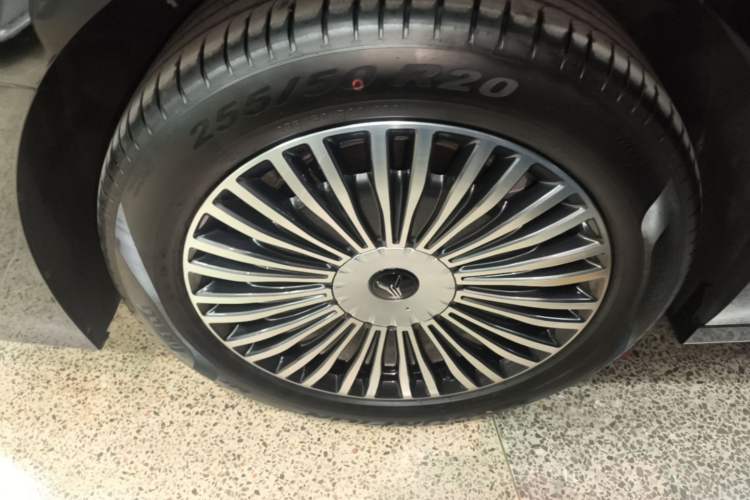 Used VOYAH Dream 2025 PHEV Four-Wheel Drive Prestige Kunpeng Edition Right Rear Wheel Hub