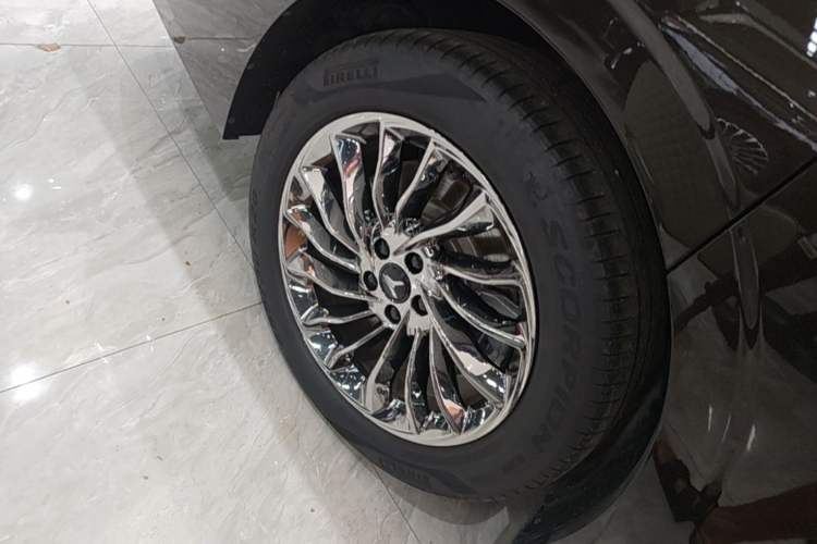 Used VOYAH Dream 2025 EV Four-Wheel-Drive Flagship Qiankun Version Right Rear Wheel Hub