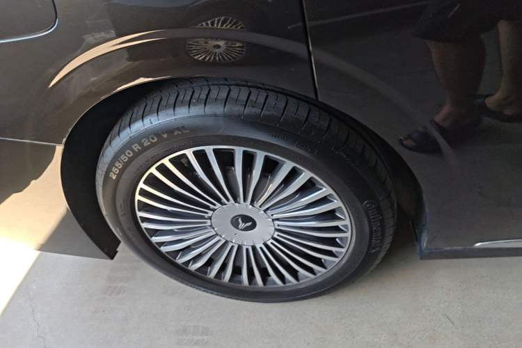Used VOYAH Dream 2025 PHEV Four-Wheel-Drive Flagship Kunpeng Edition Right Rear Wheel Hub