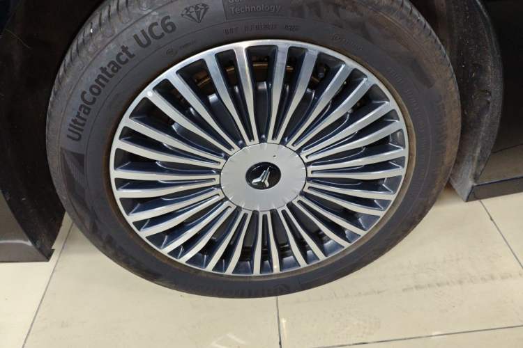Used VOYAH Dream 2025 PHEV Four-Wheel Drive Excellence Kunpeng Edition Right Rear Wheel Hub
