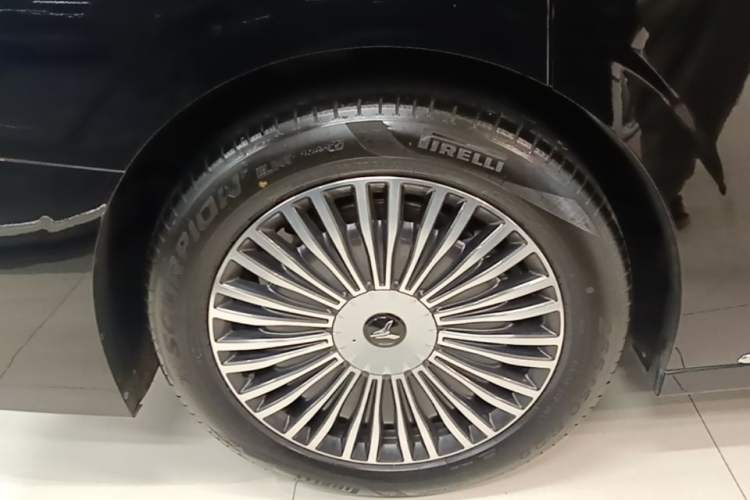 Used VOYAH Dream 2025 PHEV Four-Wheel-Drive Flagship Kunpeng Edition Right Rear Wheel Hub