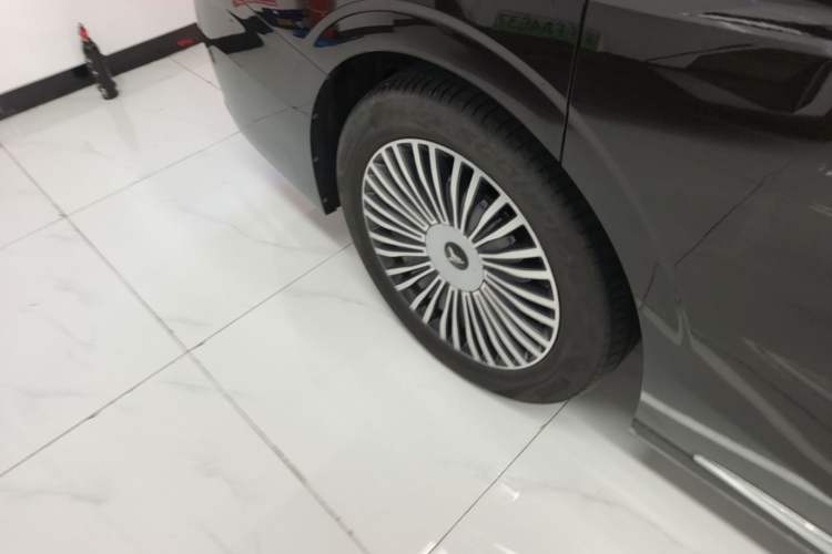 Used VOYAH Dream 2025 PHEV Four-Wheel-Drive Flagship Kunpeng Edition Right Rear Wheel Hub