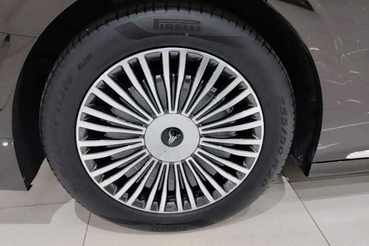 Used VOYAH Dream 2025 PHEV Four-Wheel-Drive Flagship Kunpeng Edition Right Rear Wheel Hub