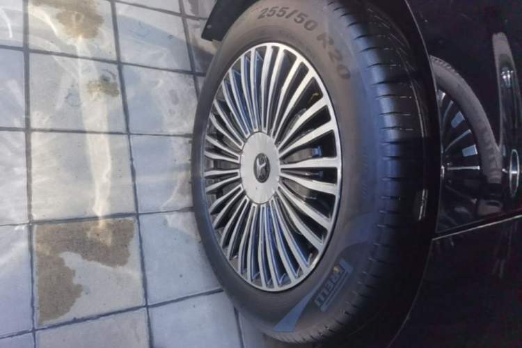 Used VOYAH Dream 2025 PHEV Four-Wheel Drive Prestige Qiankun Edition Right Rear Wheel Hub