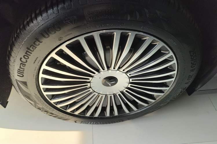Used VOYAH Dream 2025 PHEV Four-Wheel Drive Prestige Kunpeng Edition Right Rear Wheel Hub