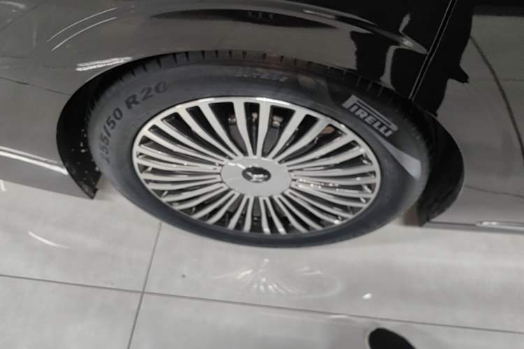 Used VOYAH Dream 2025 PHEV Four-Wheel-Drive Flagship Kunpeng Edition Right Rear Wheel Hub