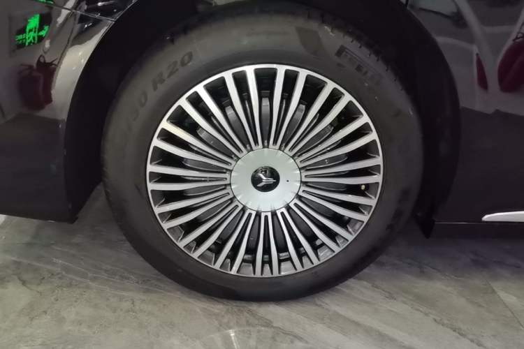Used VOYAH Dream 2025 PHEV Four-Wheel Drive Excellence Qiankun Edition Right Rear Wheel Hub