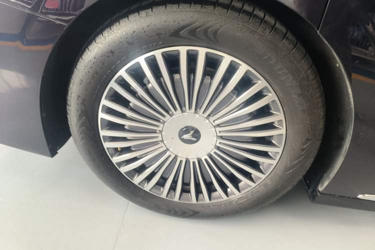 Used VOYAH Dream 2025 PHEV Four-Wheel-Drive Flagship Kunpeng Edition Right Rear Wheel Hub