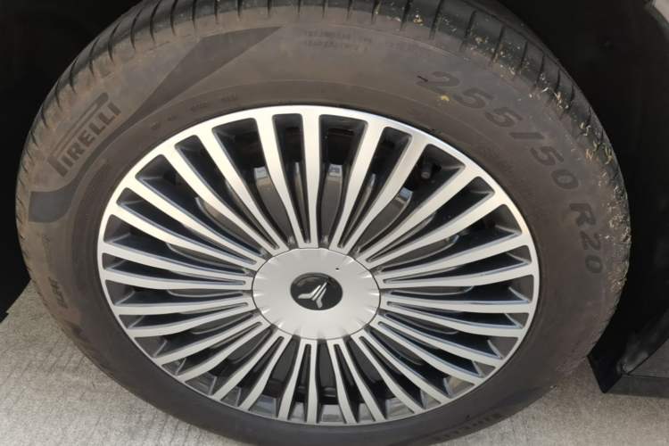 Used VOYAH Dream 2025 PHEV Four-Wheel Drive Prestige Qiankun Edition Right Rear Wheel Hub