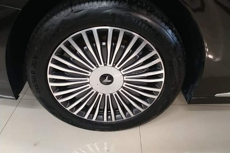 Used VOYAH Dream 2025 PHEV Four-Wheel Drive Prestige Kunpeng Edition Right Rear Wheel Hub