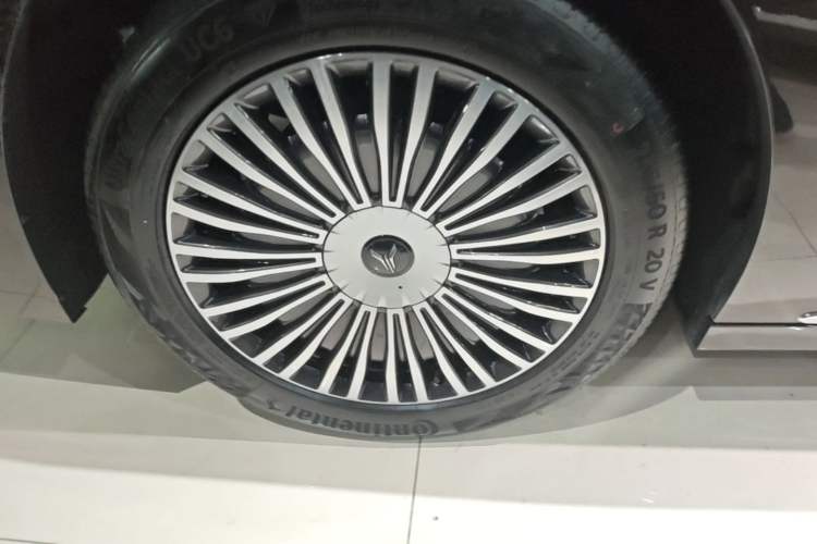 Used VOYAH Dream 2025 PHEV Four-Wheel Drive Prestige Kunpeng Edition Right Rear Wheel Hub