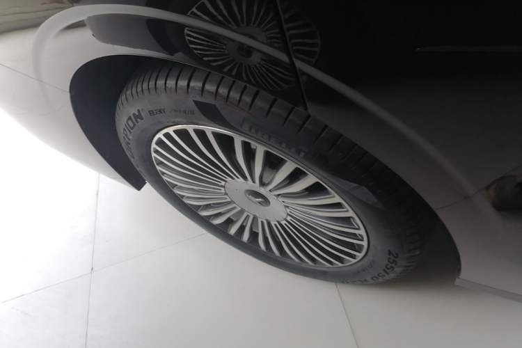 Used VOYAH Dream 2025 PHEV Four-Wheel Drive Prestige Qiankun Edition Right Rear Wheel Hub