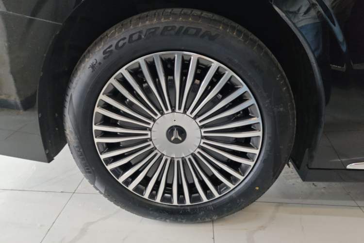 Used VOYAH Dream 2025 PHEV Four-Wheel Drive Prestige Qiankun Edition Right Rear Wheel Hub