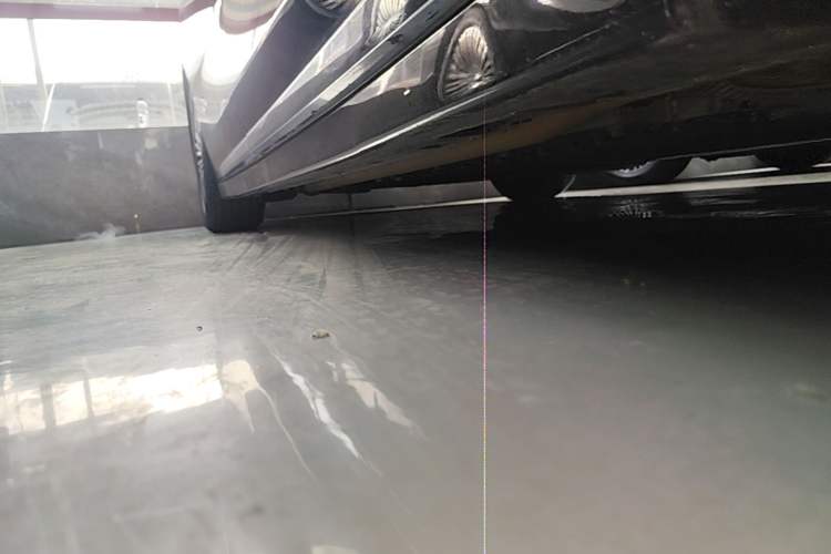 Used VOYAH Dream 2025 PHEV Four-Wheel-Drive Flagship Kunpeng Edition Right Side Sill