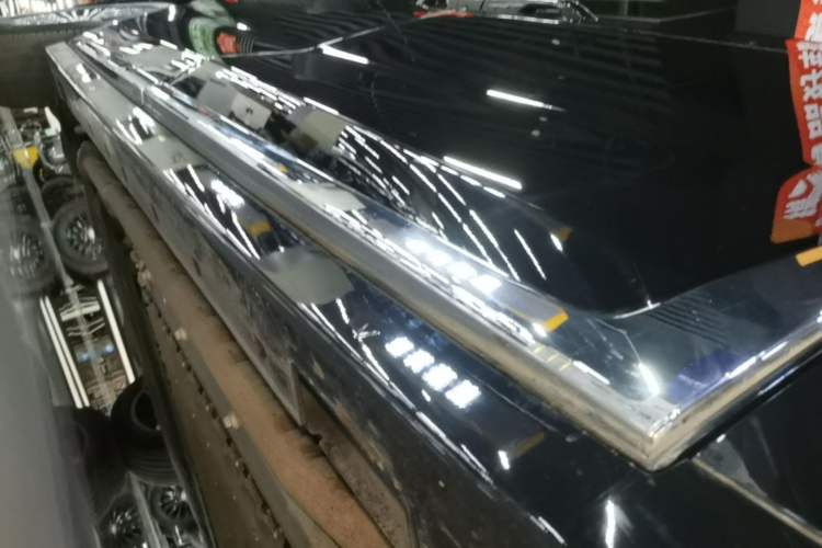 Used VOYAH Dream 2025 PHEV Four-Wheel Drive Prestige Kunpeng Edition Right Side Sill