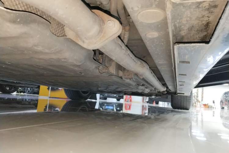 Used VOYAH Dream 2025 PHEV Four-Wheel Drive Prestige Kunpeng Edition Right Side Sill