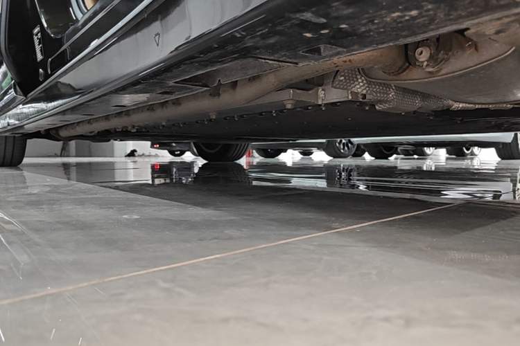 Used VOYAH Dream 2025 PHEV Four-Wheel-Drive Flagship Kunpeng Edition Right Side Sill