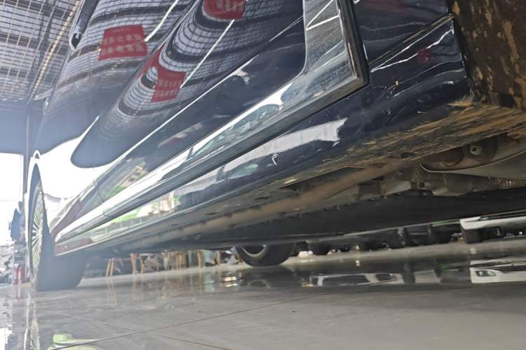 Used VOYAH Dream 2025 PHEV Four-Wheel Drive Prestige Kunpeng Edition Right Side Sill