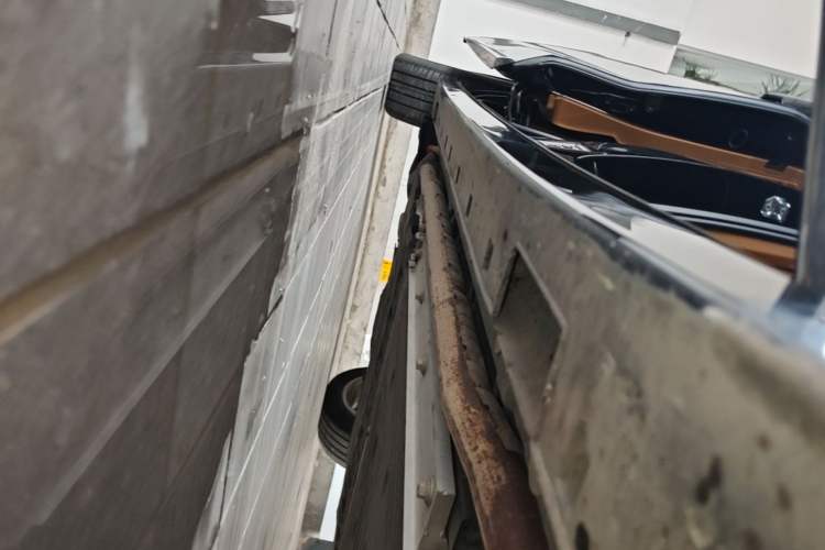 Used VOYAH Dream 2025 PHEV Four-Wheel Drive Excellence Kunpeng Edition Right Side Sill
