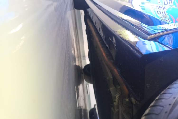 Used VOYAH Dream 2025 PHEV Four-Wheel Drive Prestige Kunpeng Edition Right Side Sill