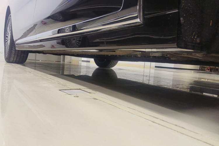 Used VOYAH Dream 2025 PHEV Four-Wheel Drive Prestige Qiankun Edition Right Side Sill