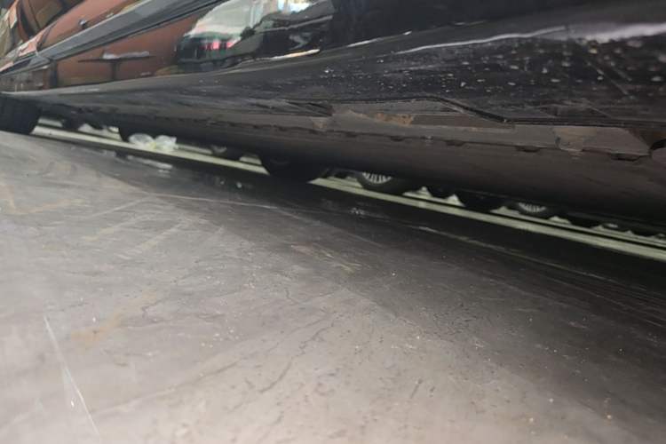 Used VOYAH Dream 2025 EV Four-Wheel-Drive Flagship Qiankun Version Right Side Sill