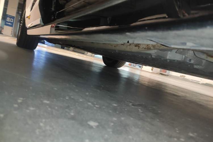 Used VOYAH Dream 2025 PHEV Four-Wheel Drive Excellence Qiankun Edition Right Side Sill