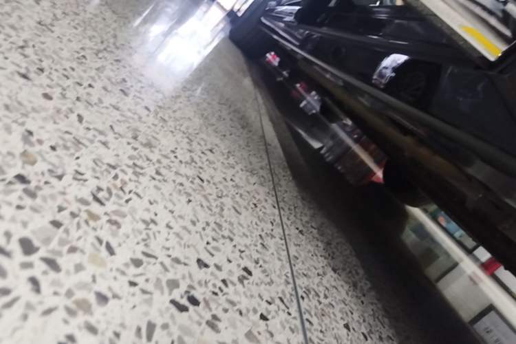 Used VOYAH Dream 2025 PHEV Four-Wheel-Drive Flagship Kunpeng Edition Right Side Sill