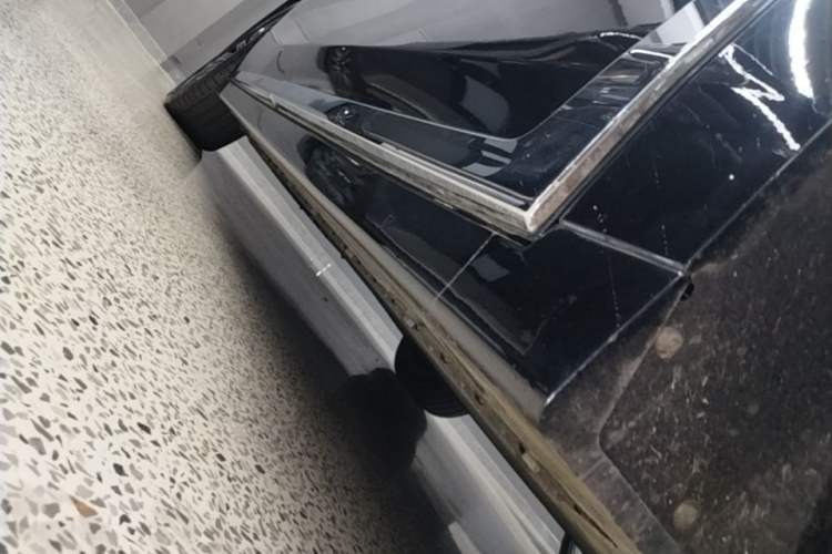 Used VOYAH Dream 2025 EV Long-range Century Edition Right Side Sill