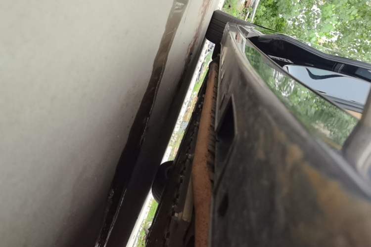 Used VOYAH Dream 2025 PHEV Four-Wheel-Drive Flagship Kunpeng Edition Right Side Sill