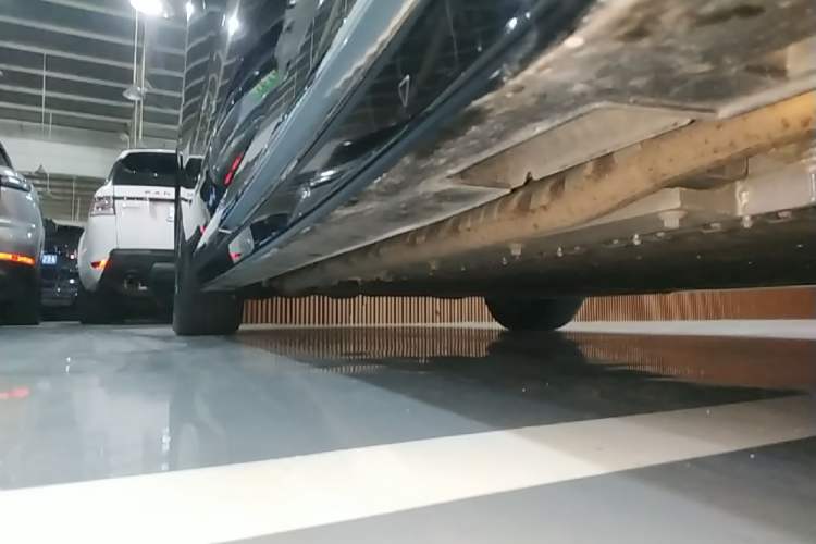 Used VOYAH Dream 2025 PHEV Four-Wheel-Drive Flagship Version – Qiankun Edition Right Side Sill