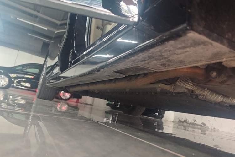 Used VOYAH Dream 2025 PHEV Four-Wheel Drive Prestige Kunpeng Edition Right Side Sill
