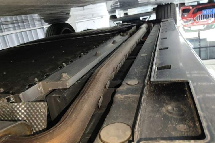 Used VOYAH Dream 2025 PHEV Four-Wheel-Drive Flagship Kunpeng Edition Right Side Sill
