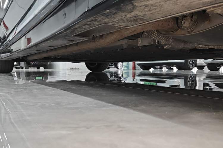 Used VOYAH Dream 2025 PHEV Four-Wheel-Drive Flagship Kunpeng Edition Right Side Sill