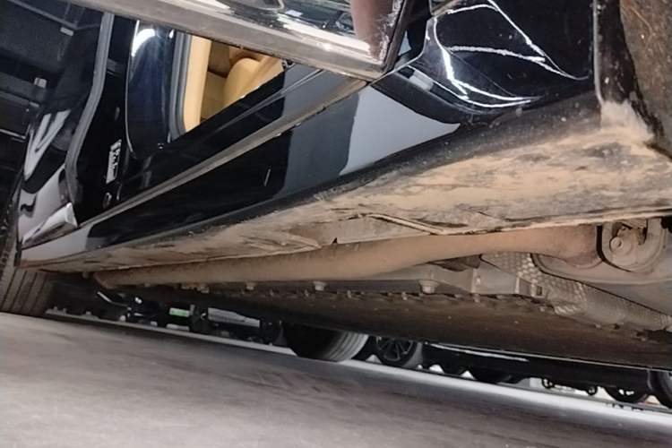 Used VOYAH Dream 2025 PHEV Four-Wheel-Drive Flagship Kunpeng Edition Right Side Sill
