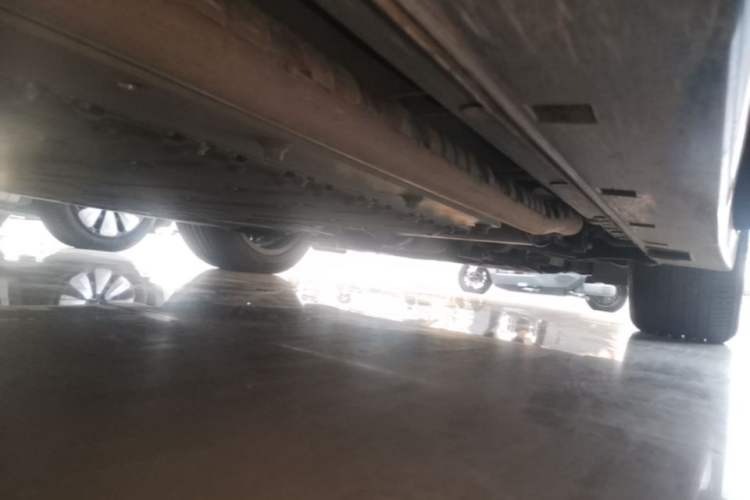 Used VOYAH Dream 2025 PHEV Four-Wheel Drive Prestige Kunpeng Edition Right Side Sill
