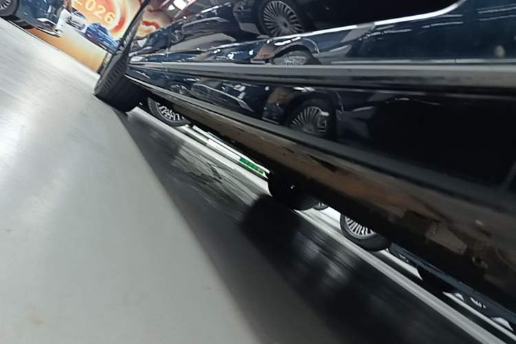 Used VOYAH Dream 2025 PHEV Four-Wheel-Drive Flagship Version – Qiankun Edition Right Side Sill