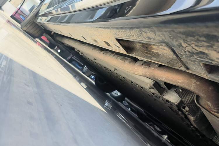 Used VOYAH Dream 2025 PHEV Four-Wheel-Drive Flagship Kunpeng Edition Right Side Sill