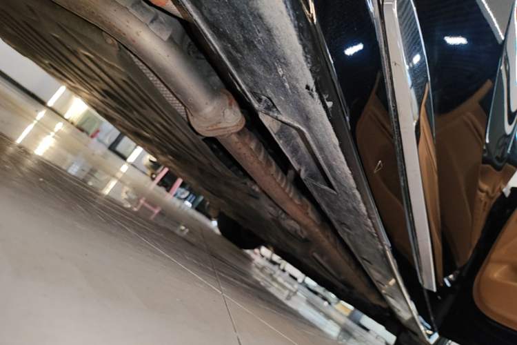 Used VOYAH Dream 2025 PHEV Four-Wheel Drive Excellence Kunpeng Edition Right Side Sill