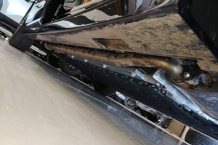 Used VOYAH Dream 2025 PHEV Four-Wheel Drive Excellence Kunpeng Edition Right Side Sill