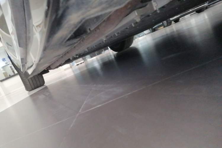 Used VOYAH Dream 2025 PHEV Four-Wheel-Drive Flagship Kunpeng Edition Right Side Sill