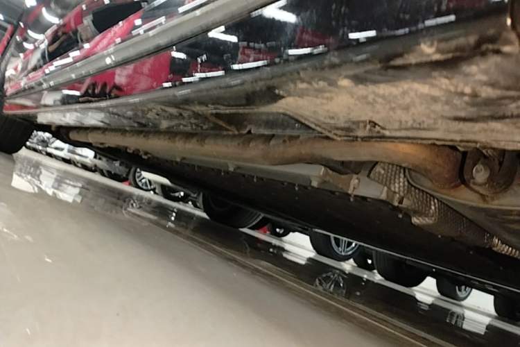 Used VOYAH Dream 2025 PHEV Four-Wheel-Drive Flagship Kunpeng Edition Right Side Sill