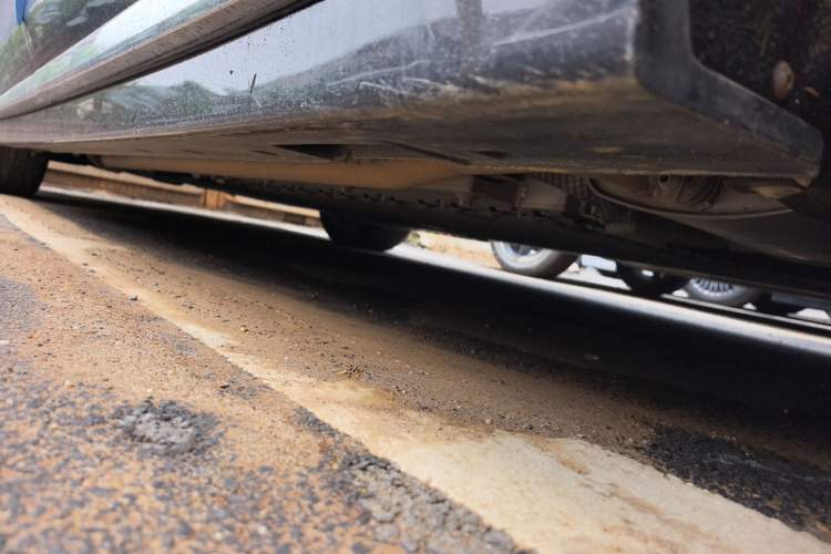 Used VOYAH Dream 2025 PHEV Four-Wheel-Drive Flagship Kunpeng Edition Right Side Sill