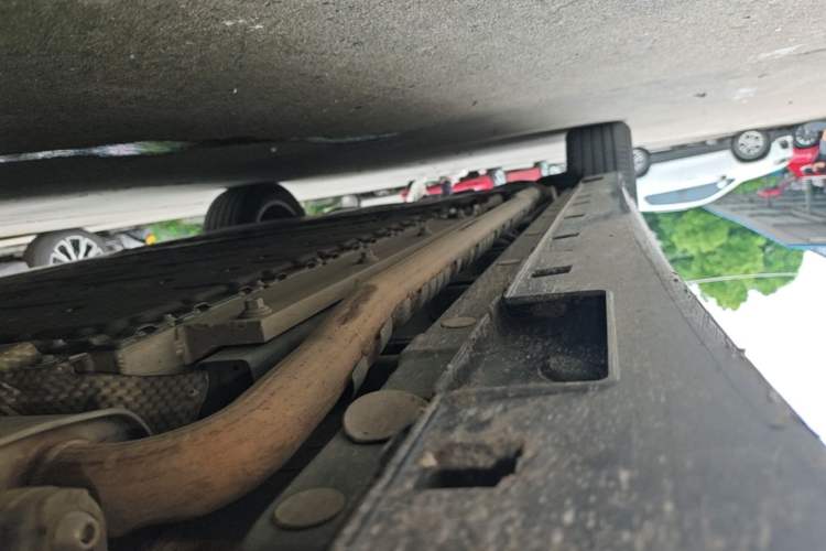 Used VOYAH Dream 2025 PHEV Four-Wheel Drive Prestige Kunpeng Edition Right Side Sill