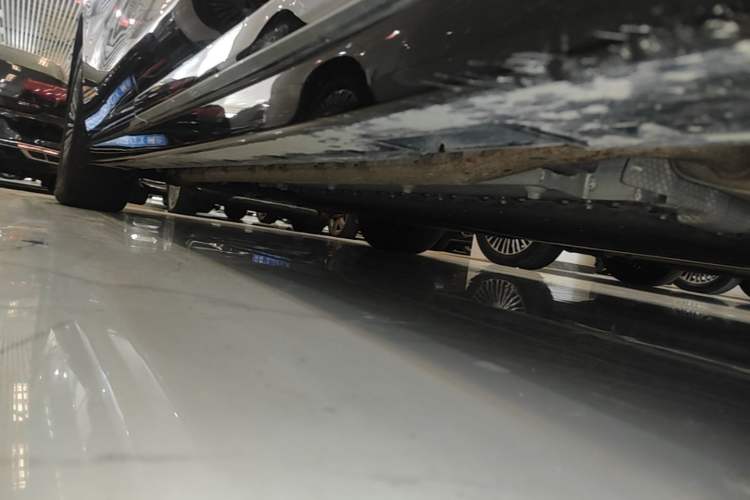 Used VOYAH Dream 2025 PHEV Four-Wheel Drive Prestige Kunpeng Edition Right Side Sill