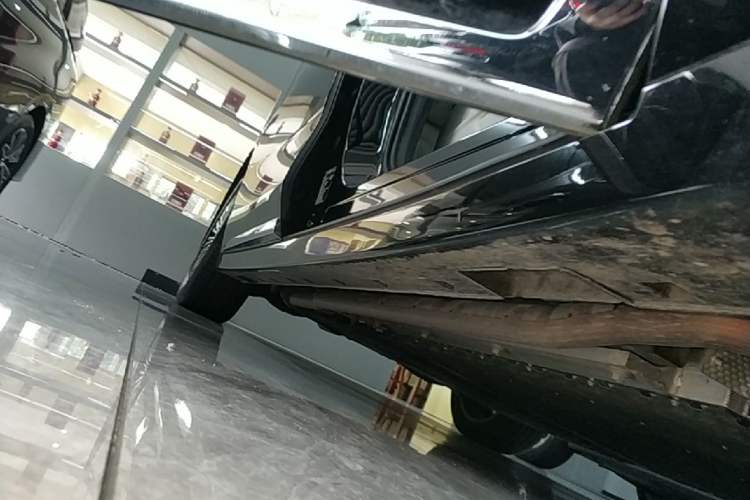 Used VOYAH Dream 2025 PHEV Four-Wheel Drive Excellence Kunpeng Edition Right Side Sill